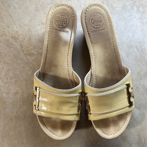 Tory Burch Wedge Sandals Platform Patent Leather Cork Yellow Size 10 M - Picture 3 of 16